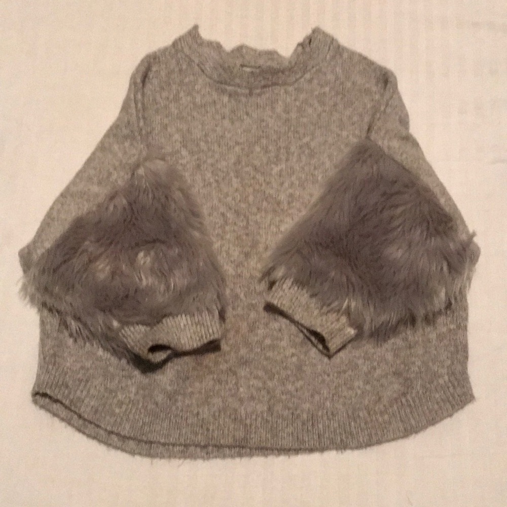 Gray sweater with faux fur size 4T